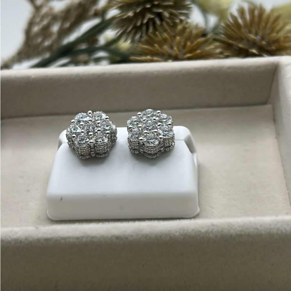 Elegant Moissanite Silver Floral Stud Earrings